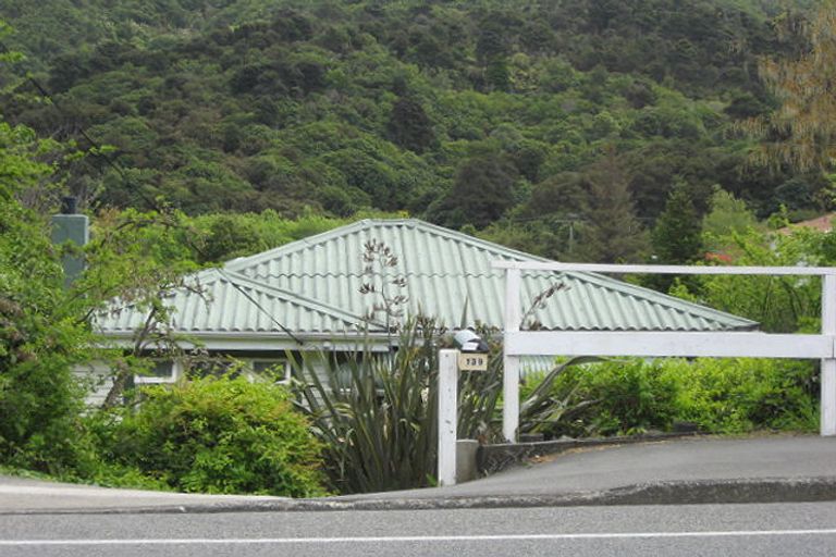 Photo of property in 139 Waikawa Road, Picton, 7220