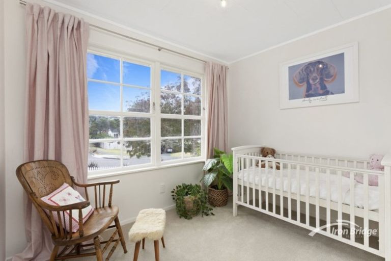 Photo of property in 61 Easton Park Parade, Glenfield, Auckland, 0629
