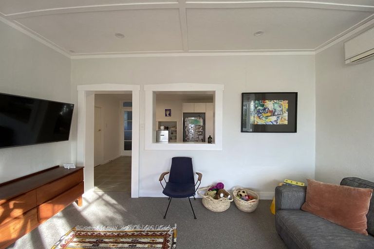Photo of property in 35 Bayview Road, Paremata, Porirua, 5024