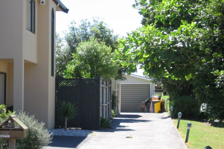 Photo of property in 15a Teal Crescent, Beach Haven, Auckland, 0626