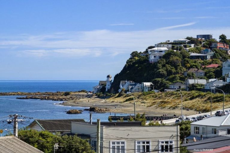 Photo of property in 2 Linwood Way, Island Bay, Wellington, 6023