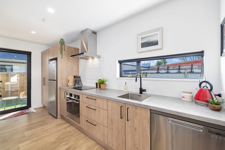 Photo of property in 2/13 Leitch Street, Somerfield, Christchurch, 8024