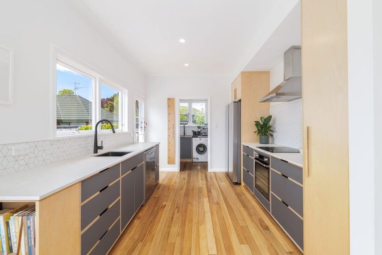 Photo of property in 60 Wilsons Road, Saint Martins, Christchurch, 8022