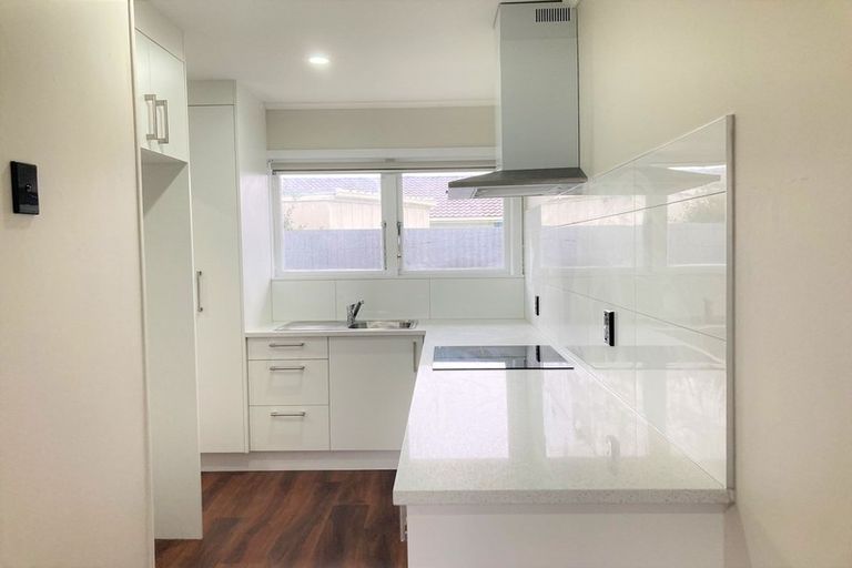 Photo of property in 2/5 Norman Spencer Drive, Papatoetoe, Auckland, 2104