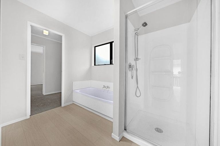 Photo of property in 77 Meadowvale Rise, Titirangi, Auckland, 0604