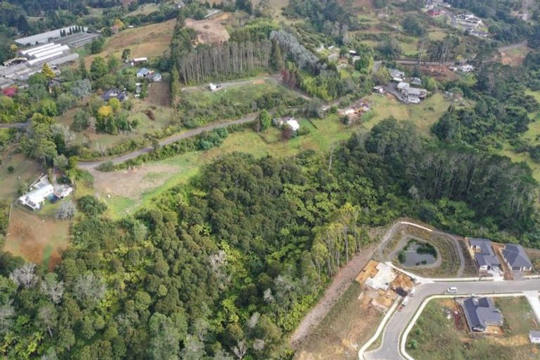 Photo of property in 68 Chamberlain Road, Massey, Auckland, 0614