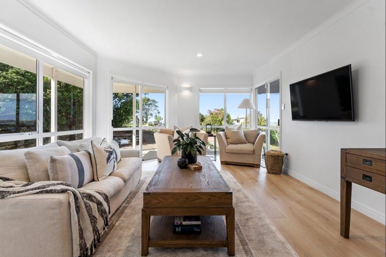 Photo of property in 6 Puriri Place, Sandspit, Warkworth, 0982