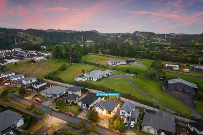 Photo of property in 30 Accolage Boulevard, Kumeu, 0810