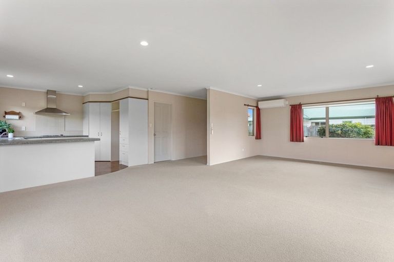 Photo of property in 26 Edgewater Grove, Whakatane, 3120