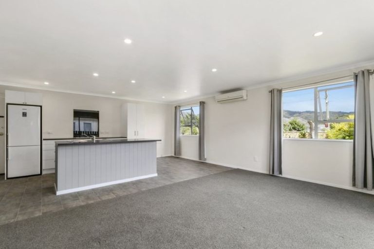 Photo of property in 4 Wellington Road, Wainuiomata, Lower Hutt, 5014