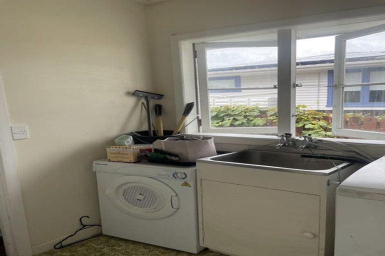 Photo of property in 1/166 Rangatira Road, Beach Haven, Auckland, 0626
