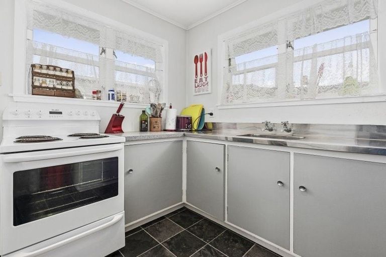 Photo of property in 12/11 Glen Alice Grove, Naenae, Lower Hutt, 5011