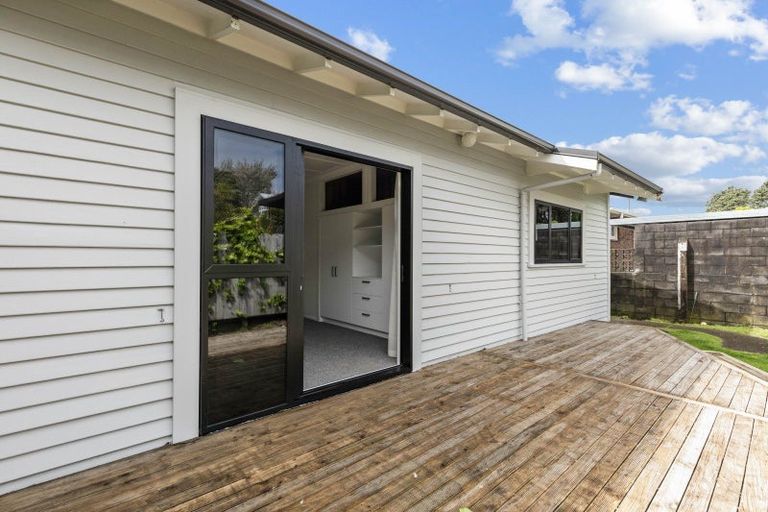 Photo of property in 30 Waiwaka Terrace, Strandon, New Plymouth, 4312