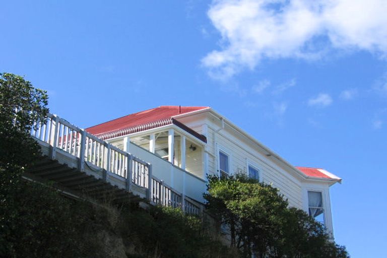 Photo of property in 40 Nevay Road, Karaka Bays, Wellington, 6022