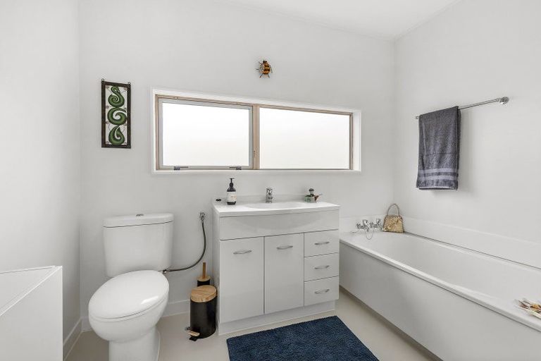 Photo of property in 2/4 Ellesmere Avenue, Miramar, Wellington, 6022