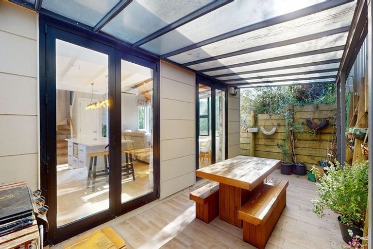 Photo of property in 221c Karori Road, Karori, Wellington, 6012