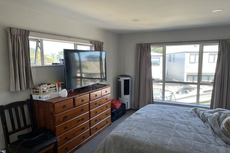 Photo of property in 18 Nicholas Gibbons Drive, Clendon Park, Auckland, 2103