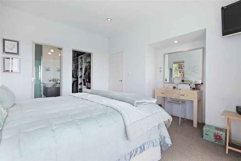 Photo of property in 1/5a Madeley Road, Mount Pleasant, Christchurch, 8081