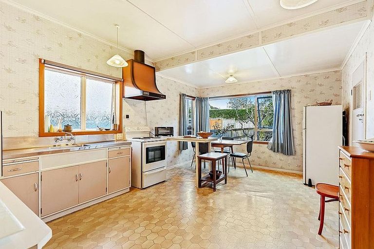 Photo of property in 6 Weona Place, Westmere, Auckland, 1022