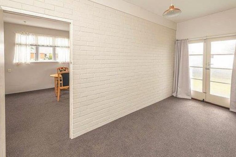 Photo of property in 1 Mahoe Place, Gonville, Whanganui, 4501