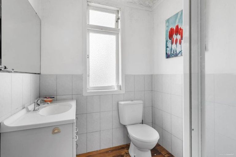 Photo of property in 120 Hutchinson Avenue, New Lynn, Auckland, 0600