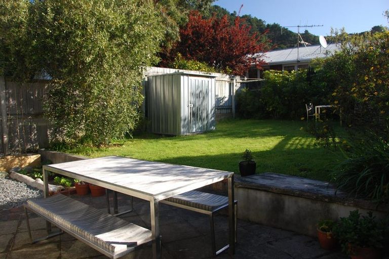 Photo of property in 2 Matipo Street, Eastbourne, Lower Hutt, 5013