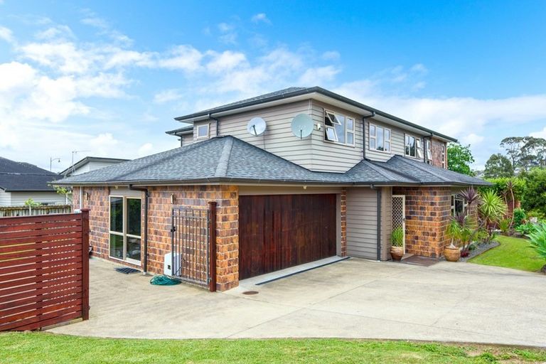 Photo of property in 1 Stow Place, Henderson, Auckland, 0612