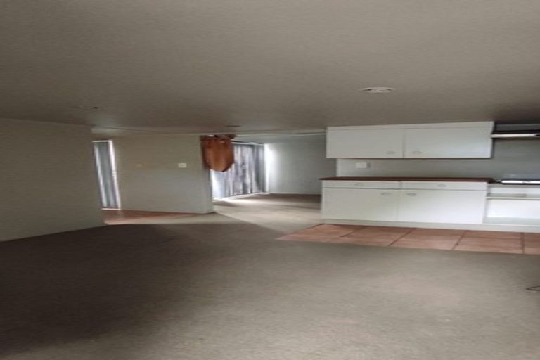 Photo of property in 1/41 Challen Close, Conifer Grove, Takanini, 2112