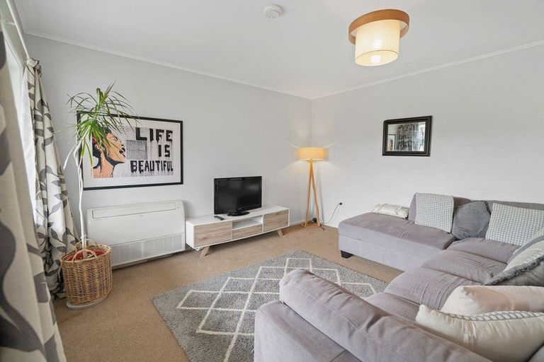 Photo of property in 2/9a Curletts Road, Sockburn, Christchurch, 8042