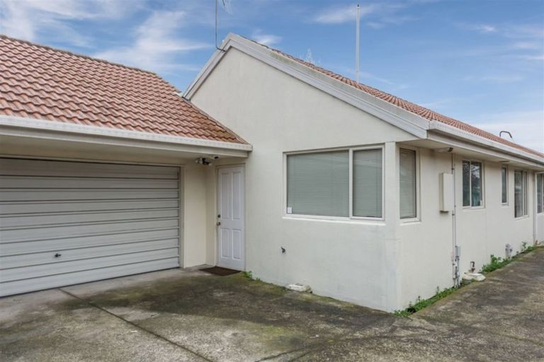 Photo of property in 3/2 Broadbent Street, Riccarton, Christchurch, 8041