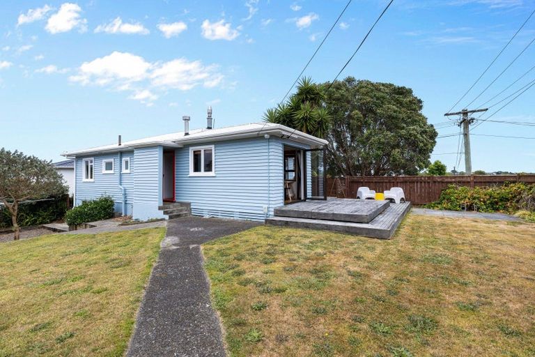 Photo of property in 13 York Crescent, Westown, New Plymouth, 4310