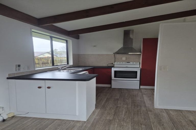 Photo of property in 1/26 Compass Place, Te Atatu Peninsula, Auckland, 0610