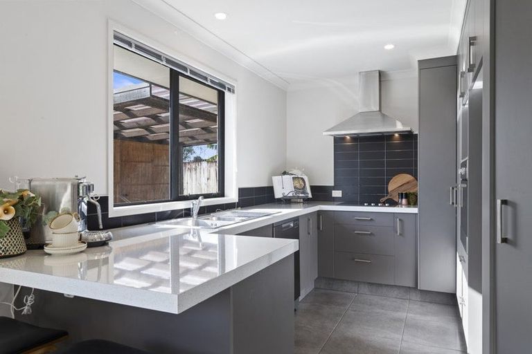 Photo of property in 3a Booth Crescent, Tuakau, 2121