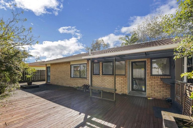 Photo of property in 5 Oakhaven Place, Ranui, Auckland, 0612