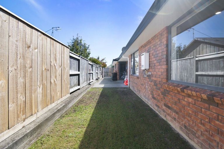 Photo of property in 42 Peter Hall Drive, Kelvin Grove, Palmerston North, 4414