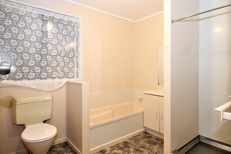 Photo of property in 3 Lowburn Place, Clover Park, Auckland, 2019