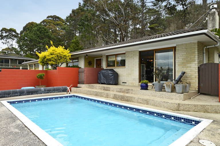 Photo of property in 58 Ravenwood Drive, Forrest Hill, Auckland, 0620