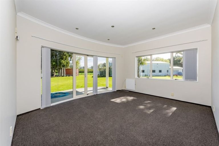 Photo of property in 154 Boord Crescent, Kumeu, 0891