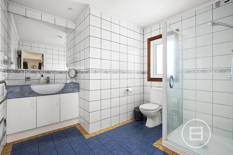 Photo of property in 1 Basra Drive, Henderson, Auckland, 0612