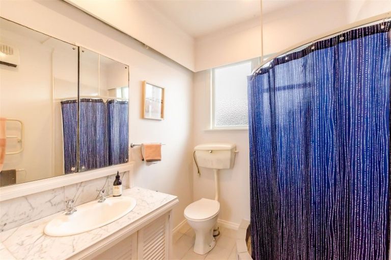 Photo of property in 131 Renown Road, Raumati South, Paraparaumu, 5032