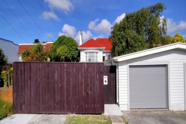 Photo of property in 18 Handyside Street, Tawa, Wellington, 5028