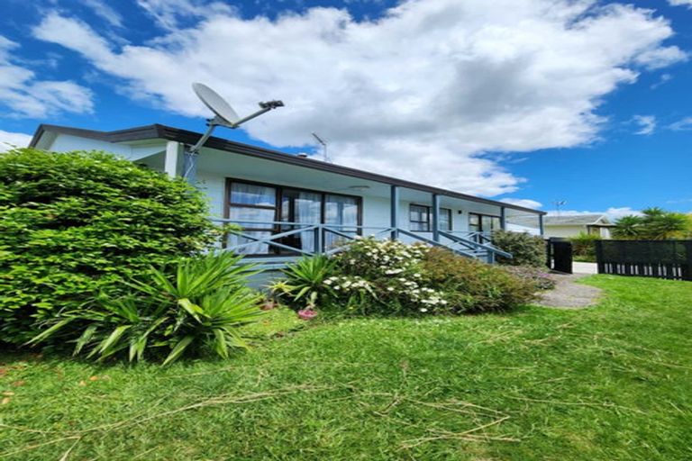 Photo of property in 2 Millar Place, Nawton, Hamilton, 3200