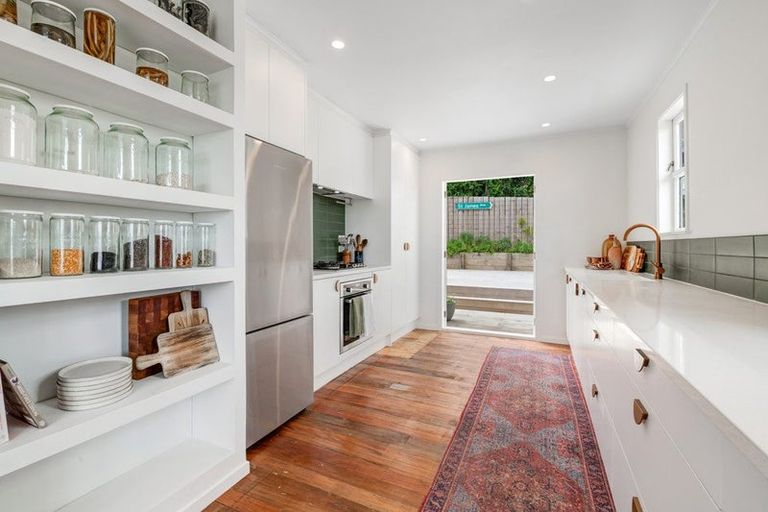 Photo of property in 10 St James Avenue, Helensville, 0800