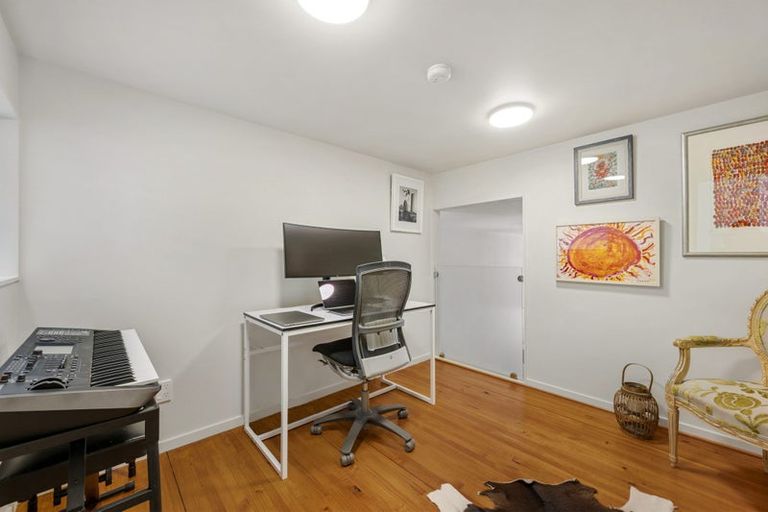 Photo of property in Courtenay Mews Apartments, 7/14 Alpha Street, Te Aro, Wellington, 6011