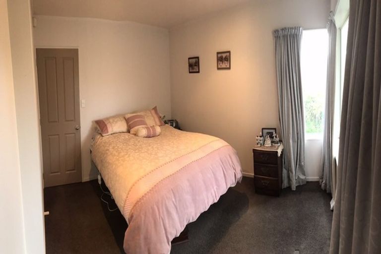 Photo of property in 104 Harmel Road, Glendene, Auckland, 0602