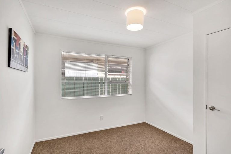 Photo of property in 1/4 French Street, Moturoa, New Plymouth, 4310