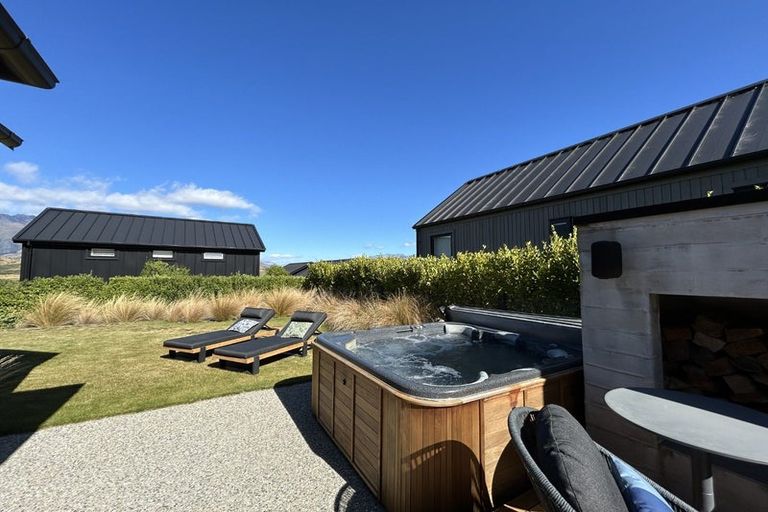 Photo of property in 32 Falconer Rise, Jacks Point, Queenstown, 9371