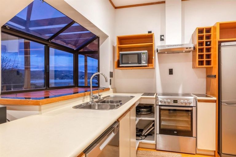 Photo of property in 77 Paremata Road, Paremata, Porirua, 5024