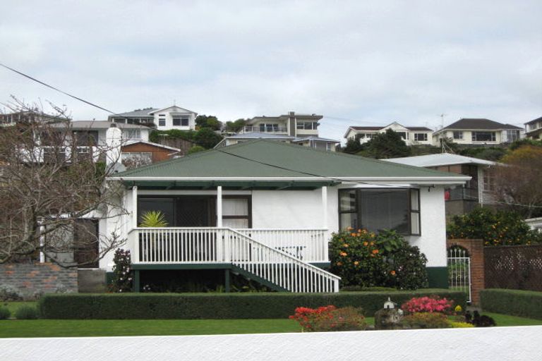 Photo of property in 5 Moulton Street, Moturoa, New Plymouth, 4310