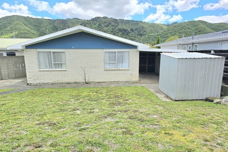 Photo of property in 25a Omaha Grove, Totara Park, Upper Hutt, 5018